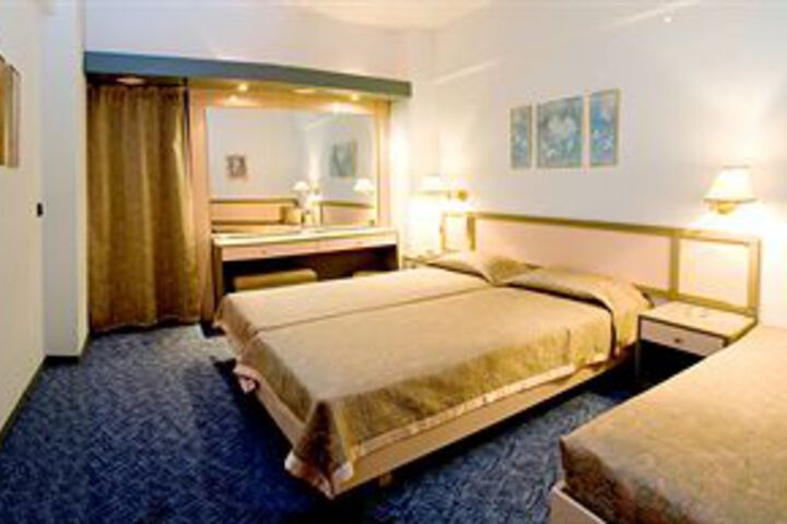 Room 3 of 10