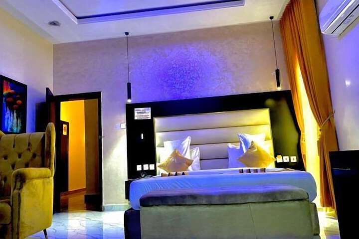 Room 7 of 36