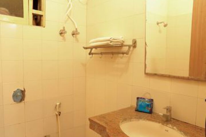 Room 4 of 26