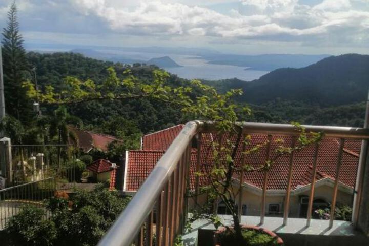 Sang Yoo Mountain View Tagaytay Hotel - Taal Lake View