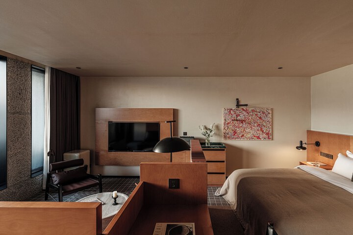 Room 53 of 169