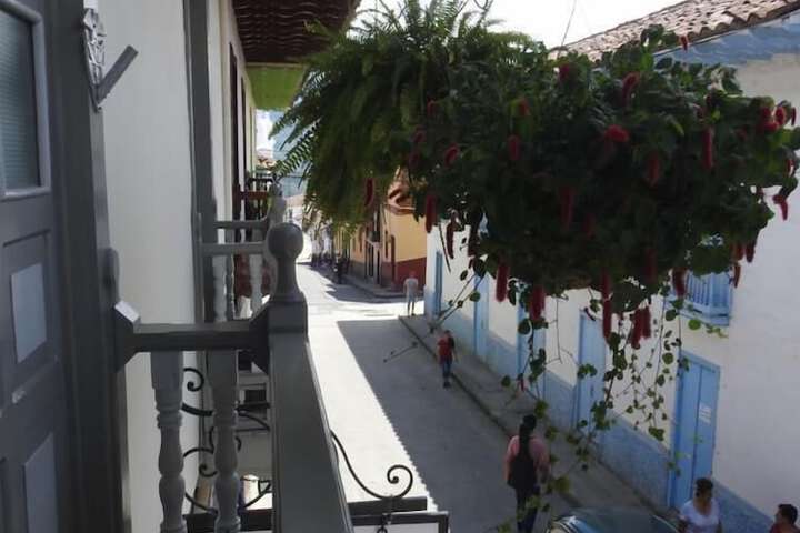 Room 2 of 67