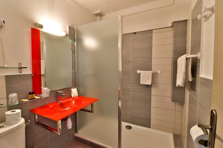 Room 34 of 48