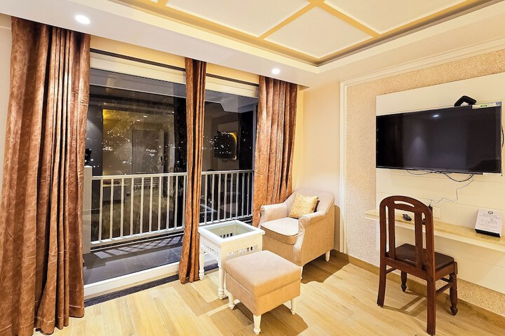 Room 8 of 48