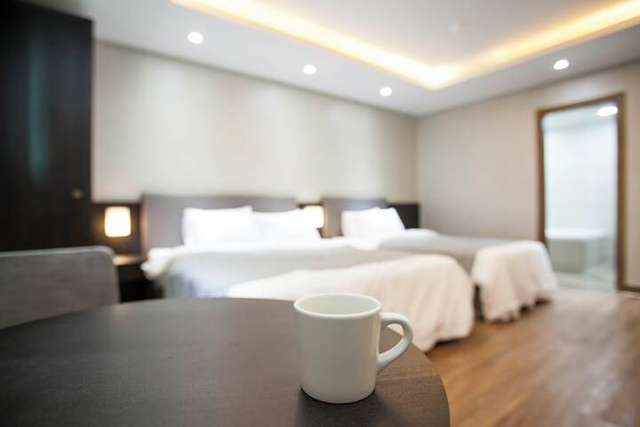 Room 76 of 119