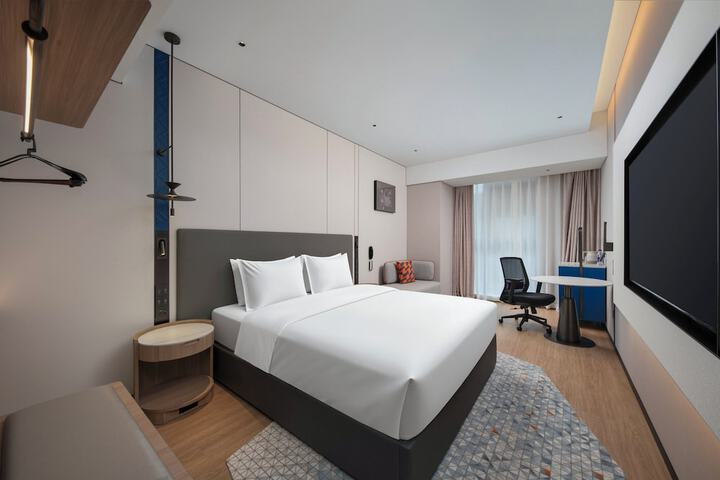 Room 25 of 77