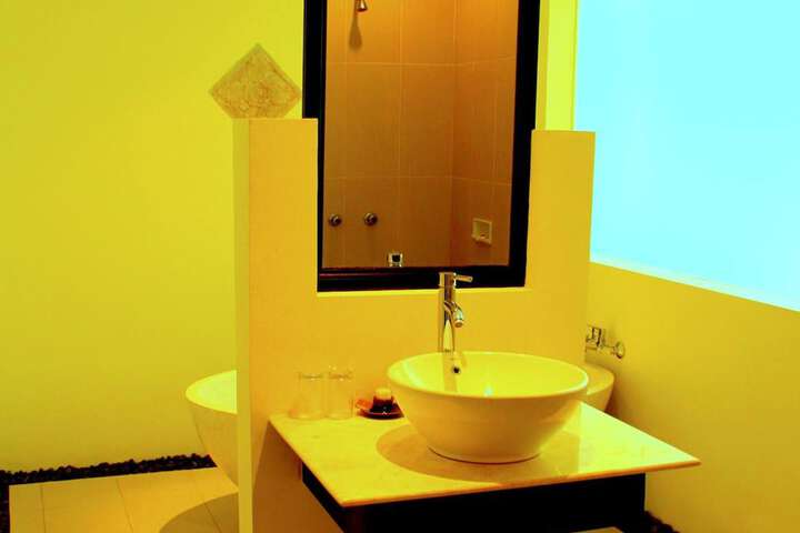 Room 15 of 26