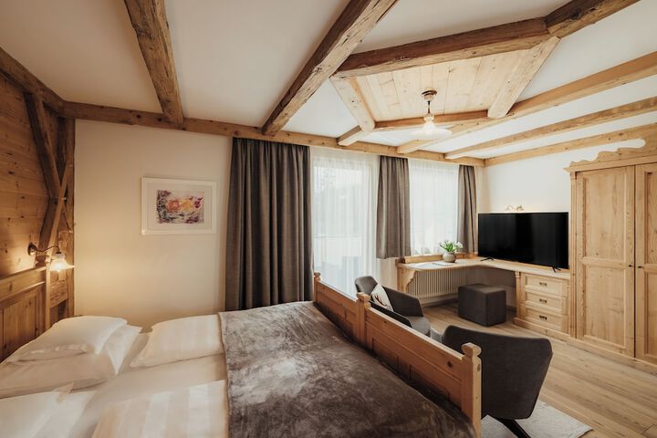 Room 33 of 73