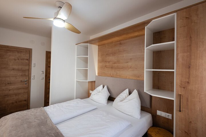 Room 5 of 49