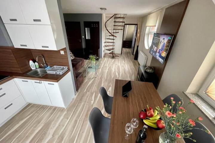 Room 2 of 110