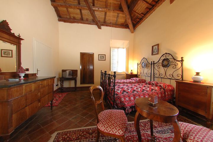 Room 4 of 44
