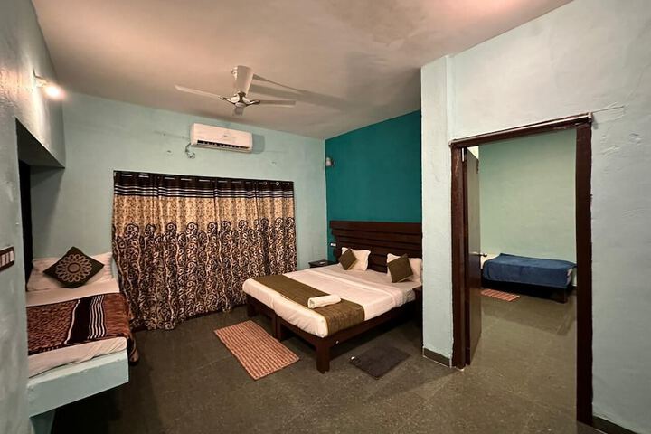Room 2 of 8