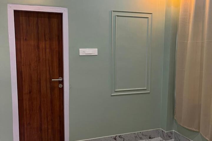 Room 7 of 25