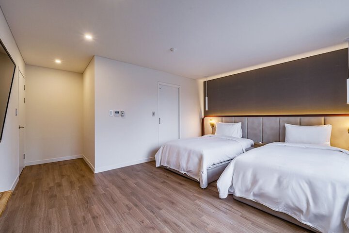 Room 46 of 144
