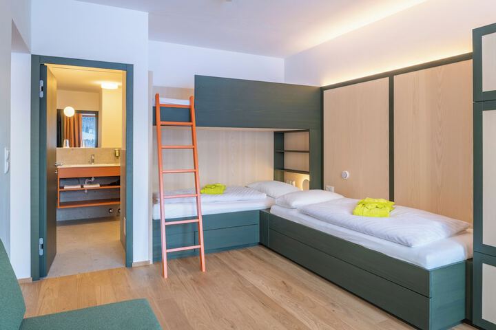 Room 9 of 42
