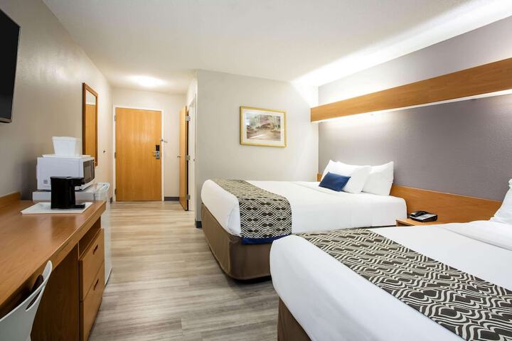 1 Queen Bed Accessible Room (6 of 8)
