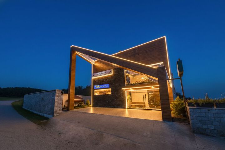 Fabhotel Sholas Residency I