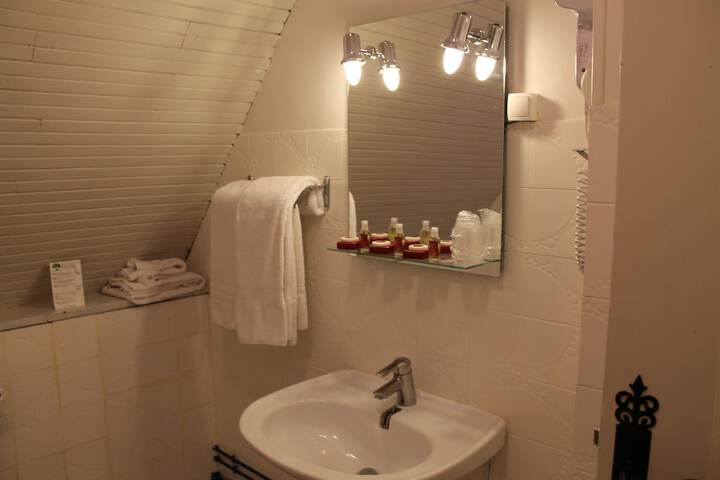Room 11 of 46