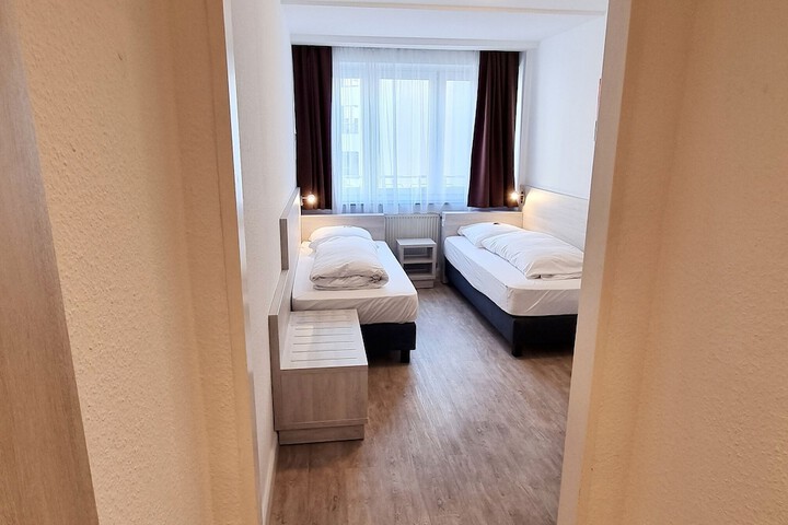 Room 26 of 65