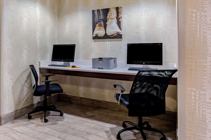 Business Center 27 of 30