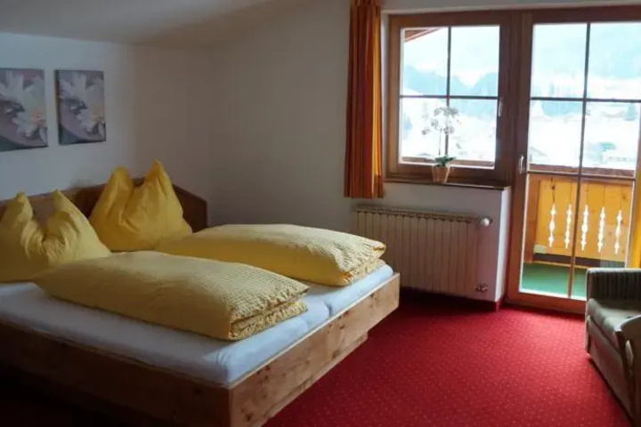 Room 3 of 9