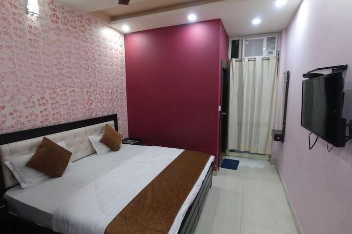 Room 8 of 50