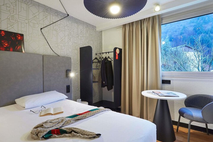 Room 13 of 49