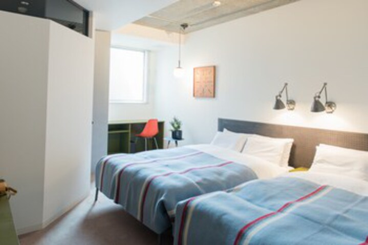Room 18 of 214