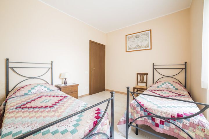 Room 10 of 36