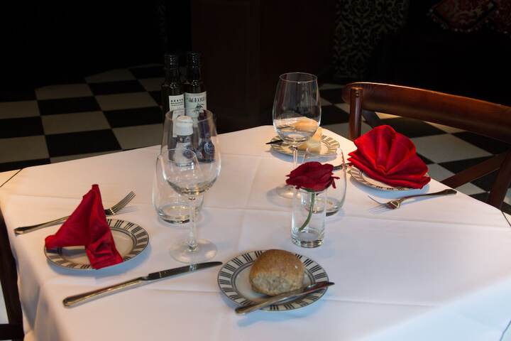 Dining 35 of 49