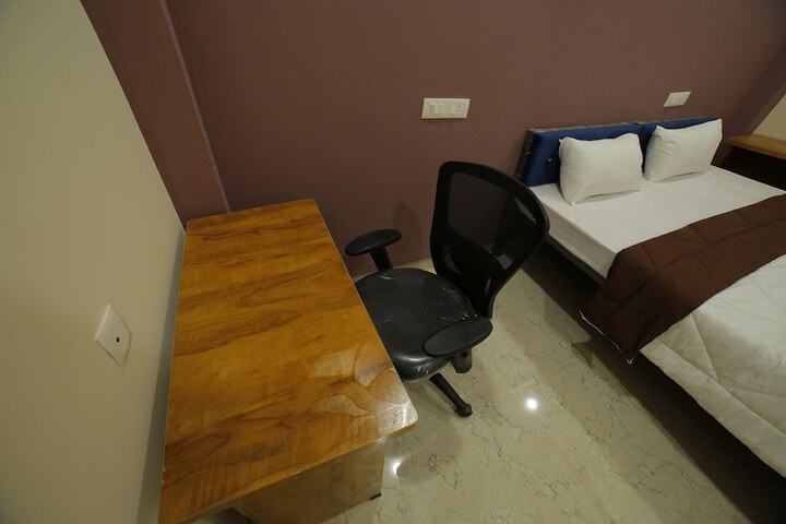 Room 7 of 11