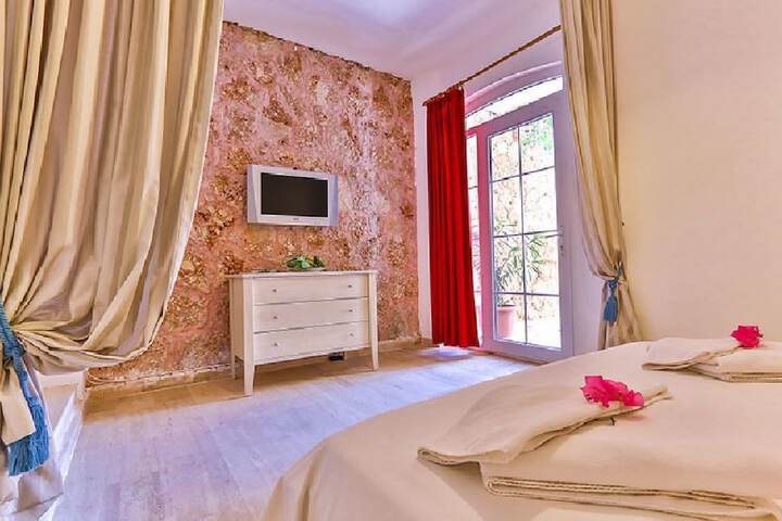 Room 5 of 28