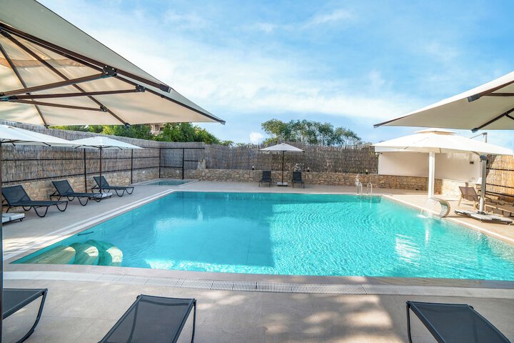 Pool 11 of 15