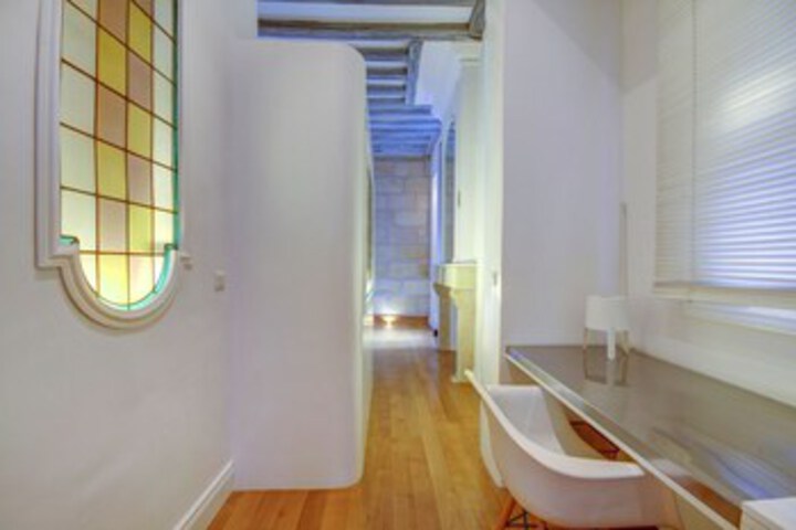 Room 8 of 17