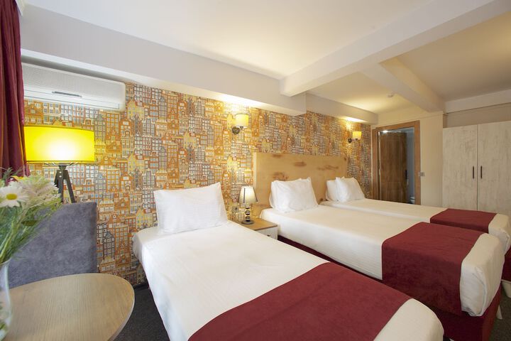 Room 32 of 49