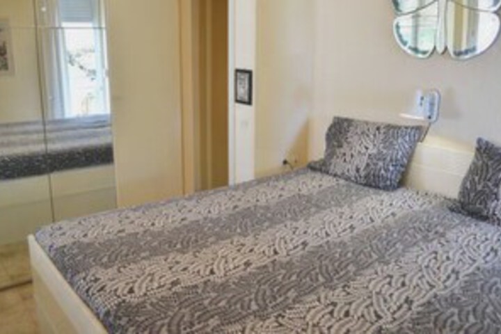 Room 13 of 22
