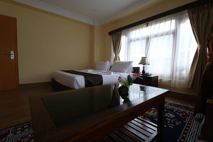 Room 4 of 6
