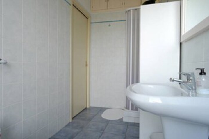 Room 4 of 40