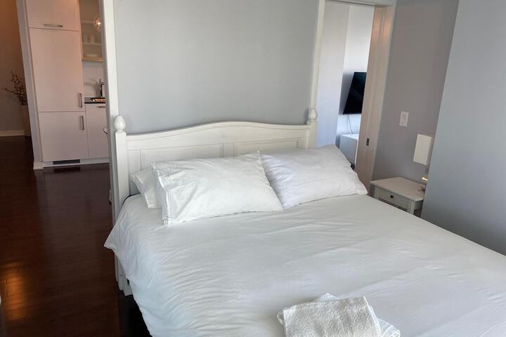 Room 220 of 931