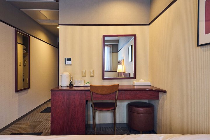 Room 28 of 151