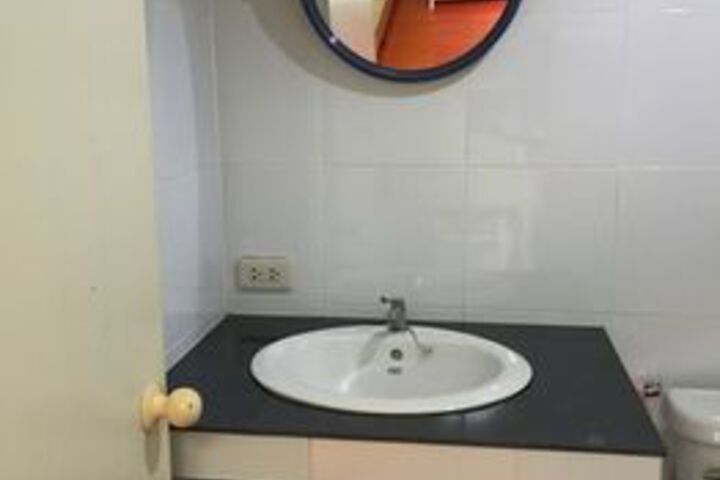 Room 4 of 27