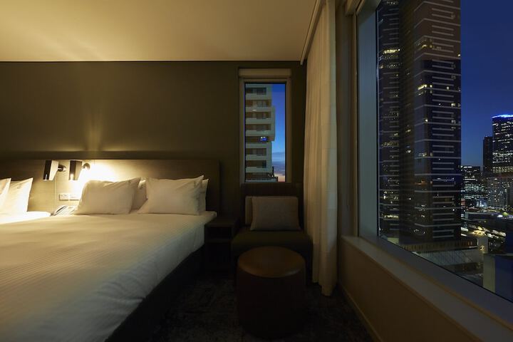 Room 32 of 94