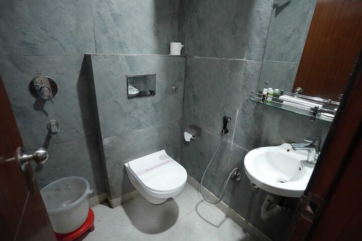 Room 37 of 40