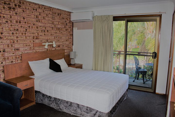 Room 34 of 74