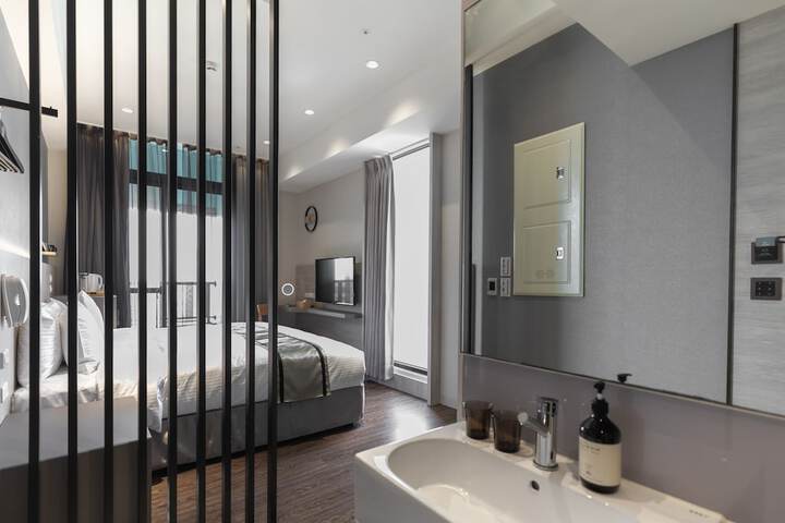 Room 5 of 36