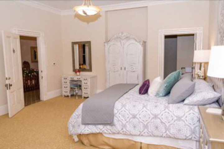 Room 32 of 53