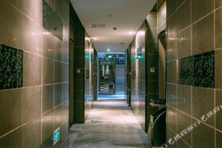 Qingmu Select Hotel (Southwest Road Maanshan Lake Wanda Plaza)