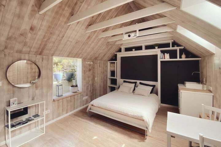 Room 33 of 74
