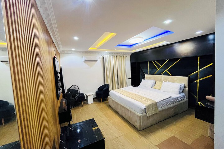 Room 10 of 22