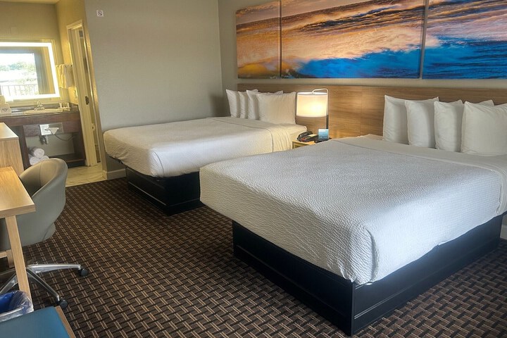 2 Queen Beds (2 of 18)